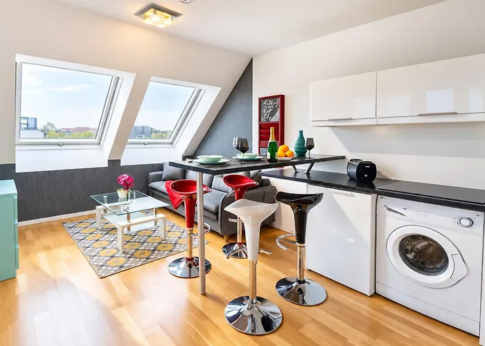 Modern Attic With Air Conditioning Near Center Apartamento Viena
