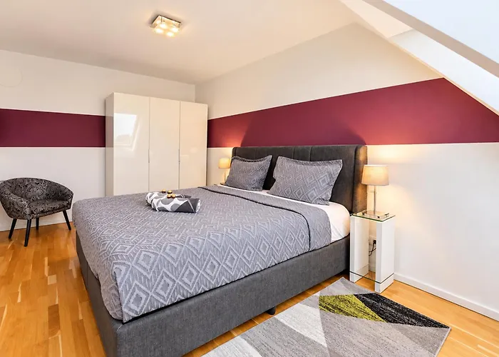 Modern Attic With Air Conditioning Near Center شقة