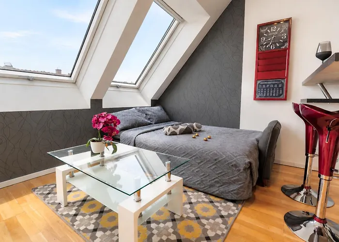 Modern Attic With Air Conditioning Near Center Apartamento