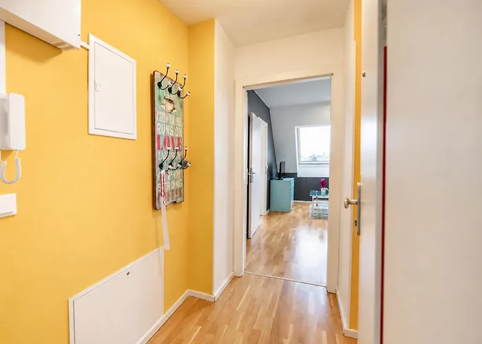 Modern Attic With Air Conditioning Near Center شقة *